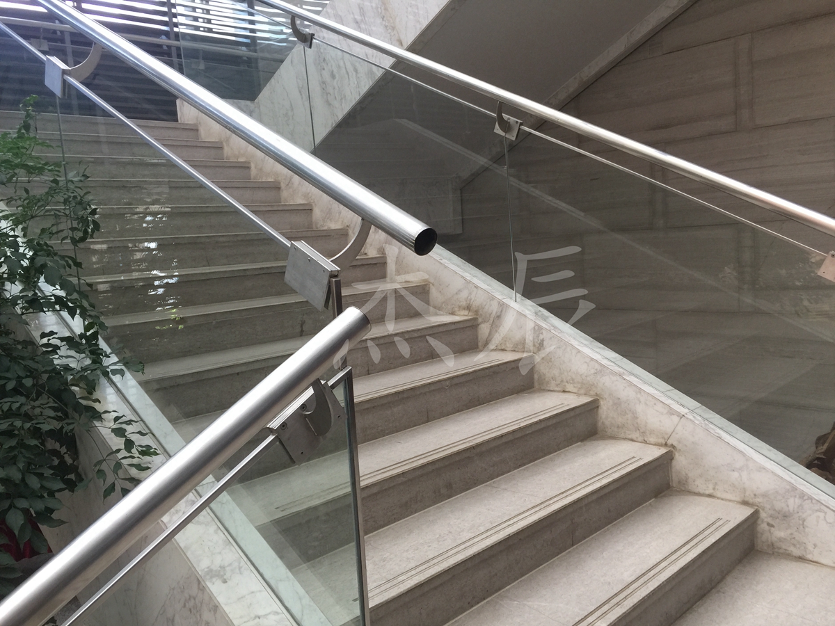 安全防护，走心美感——耀世娱乐五金不锈钢栏杆案例